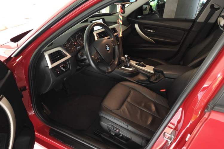 Used BMW 3 Series 2014 320i Active Edition Driver Seat