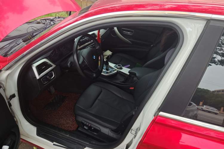 Used BMW 3 Series 2014 320i Active Edition Driver Seat