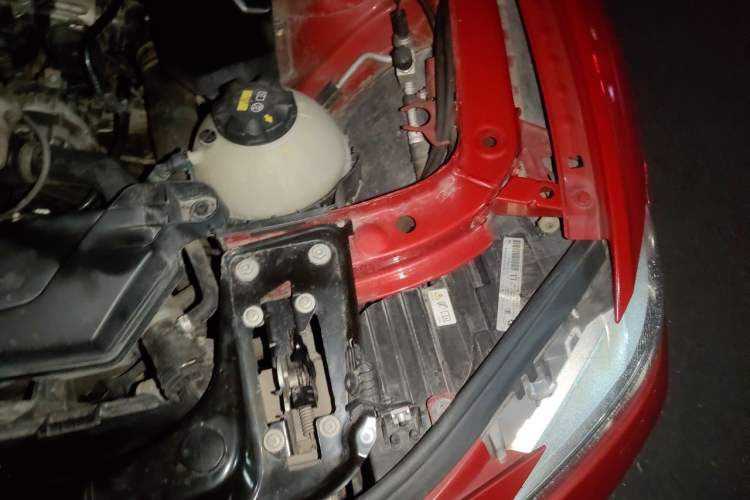 Used BMW 3 Series 2014 320Li Fashion Model Engine Bay Left