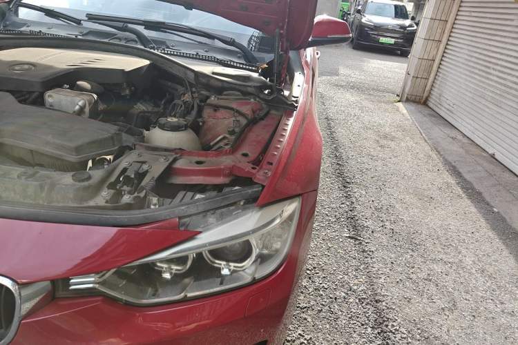 Used BMW 3 Series 2014 320Li Fashion Model Engine Bay Left