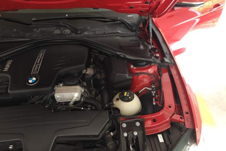 Used BMW 3 Series 2014 320i Active Edition Engine Bay Left