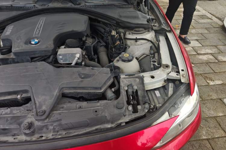 Used BMW 3 Series 2014 320i Active Edition Engine Bay Left