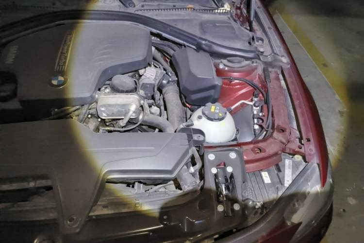 Used BMW 3 Series 2014 320i Sport Design Package Engine Bay Left