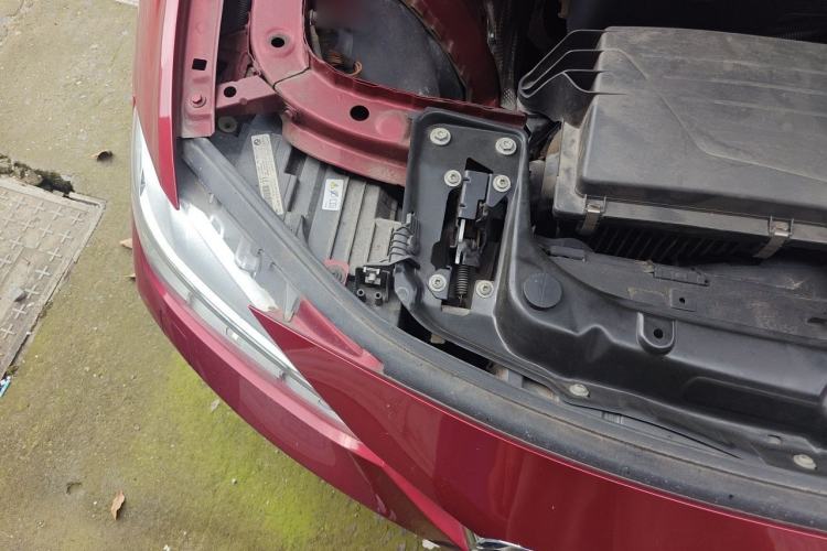 Used BMW 3 Series 2014 320Li Luxury Design Package Engine Bay Right