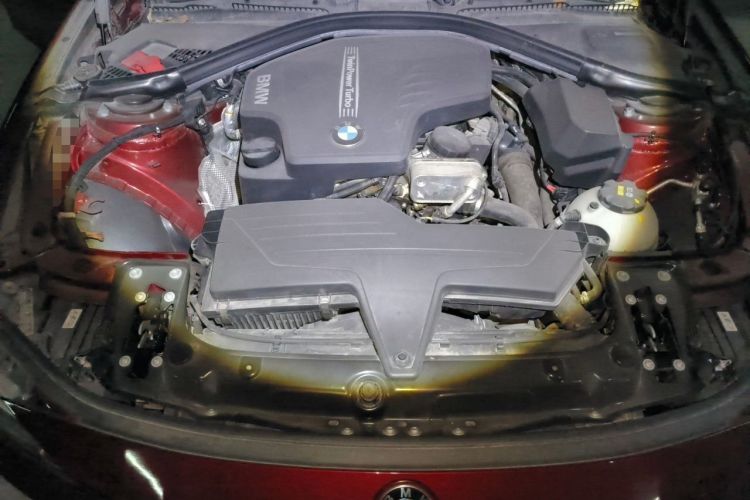 Used BMW 3 Series 2014 320i Sport Design Package Engine Bay