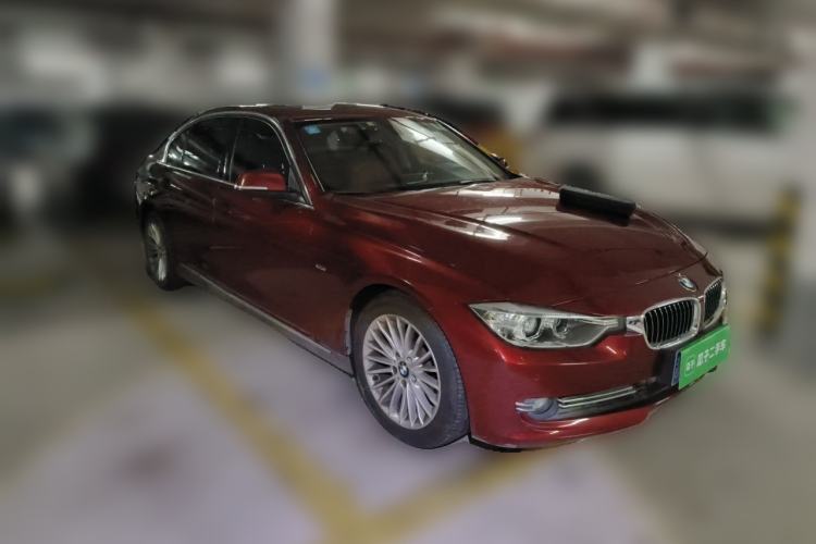 Used BMW 3 Series 2014 320i Sport Design Package Front Right 45 Deg