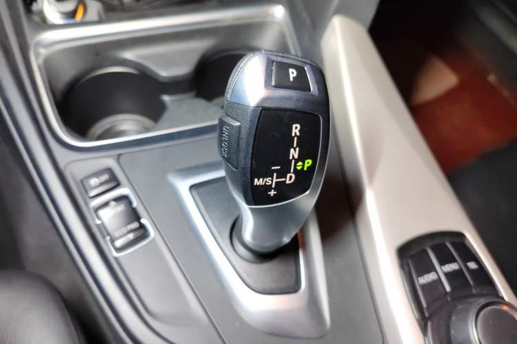 Used BMW 3 Series 2014 320Li Fashion Model Gear Lever