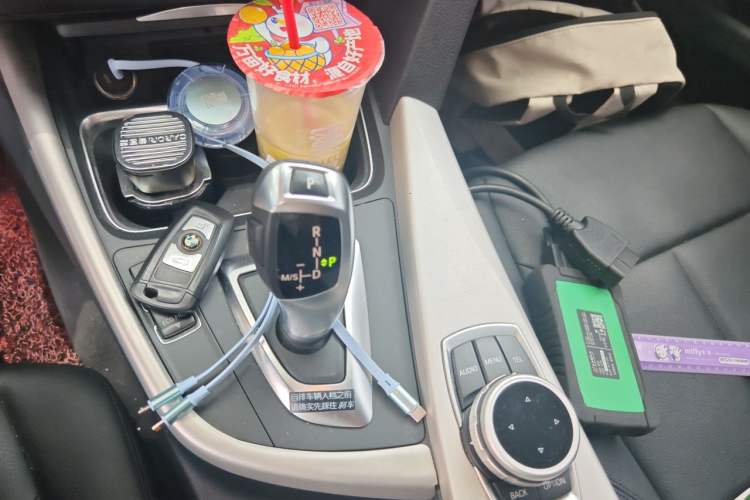 Used BMW 3 Series 2014 320i Active Edition Gear Lever