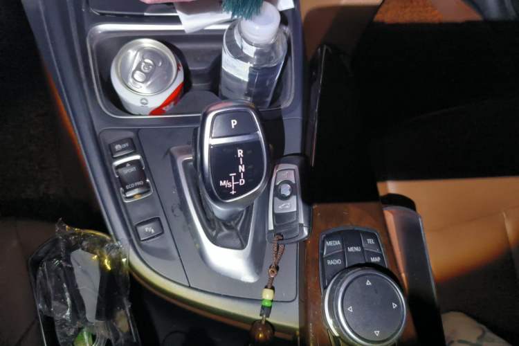 Used BMW 3 Series 2014 320i Sport Design Package Gear Lever