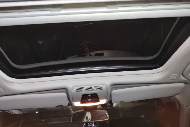 Used BMW 3 Series 2014 320Li Fashion Model Headliner