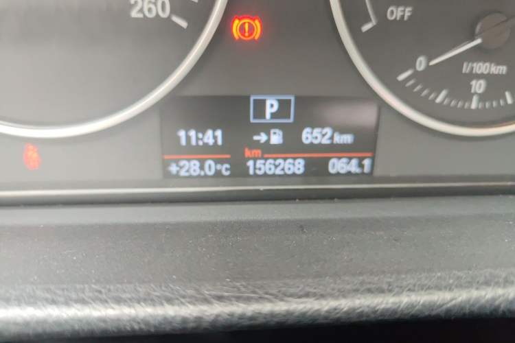 Used BMW 3 Series 2014 328Li Fashion Model Odometer Close Up
