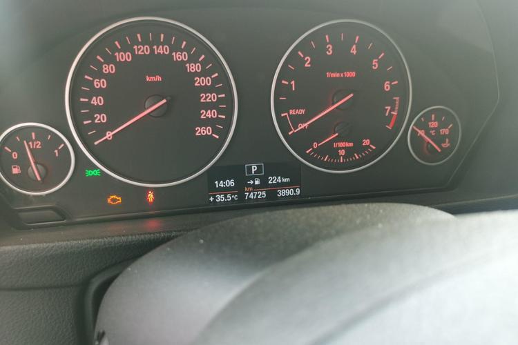 Used BMW 3 Series 2014 320Li Fashion Model Odometer Close Up