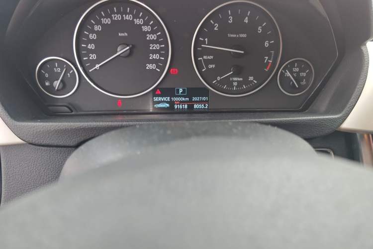 Used BMW 3 Series 2014 320i Active Edition Odometer Close Up