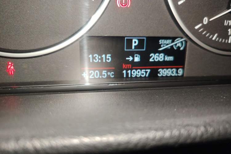 Used BMW 3 Series 2014 320Li Fashion Model Odometer Close Up