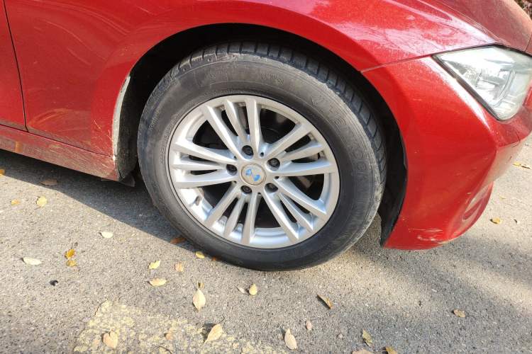 Used BMW 3 Series 2014 320Li Fashion Model Right Front Wheel Hub