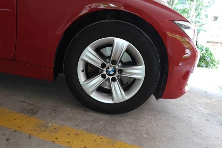 Used BMW 3 Series 2014 320i Active Edition Right Front Wheel Hub