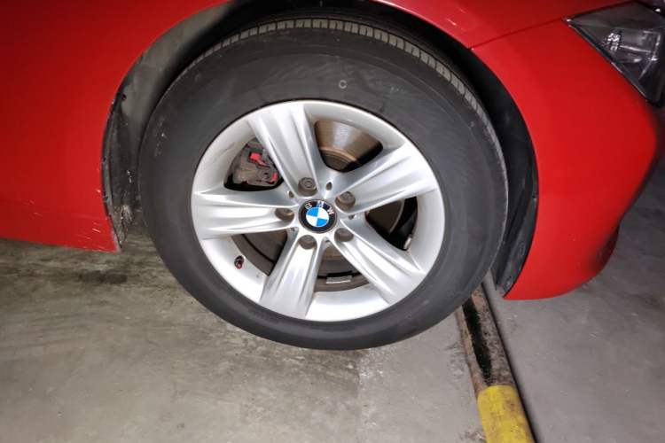 Used BMW 3 Series 2014 320Li Fashion Model Right Front Wheel Hub