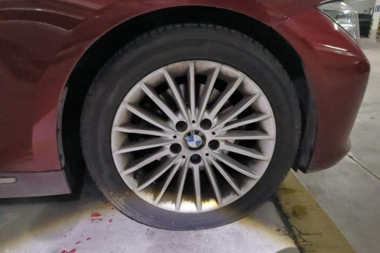 Used BMW 3 Series 2014 320i Sport Design Package Right Front Wheel Hub