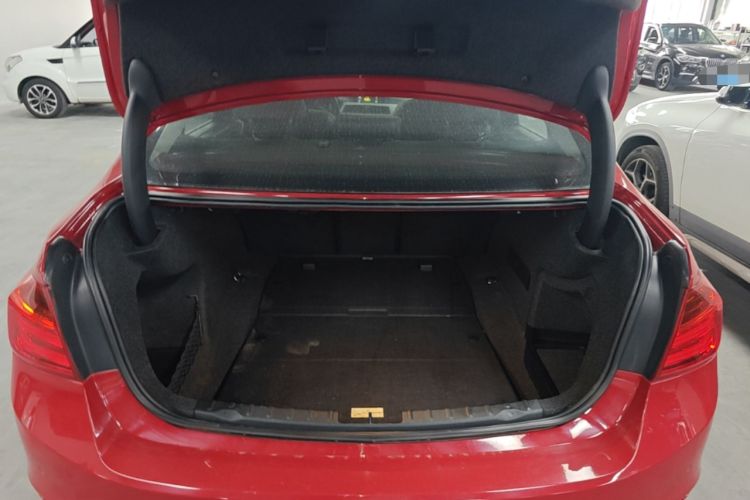 Used BMW 3 Series 2014 320i Sport Edition Trunk