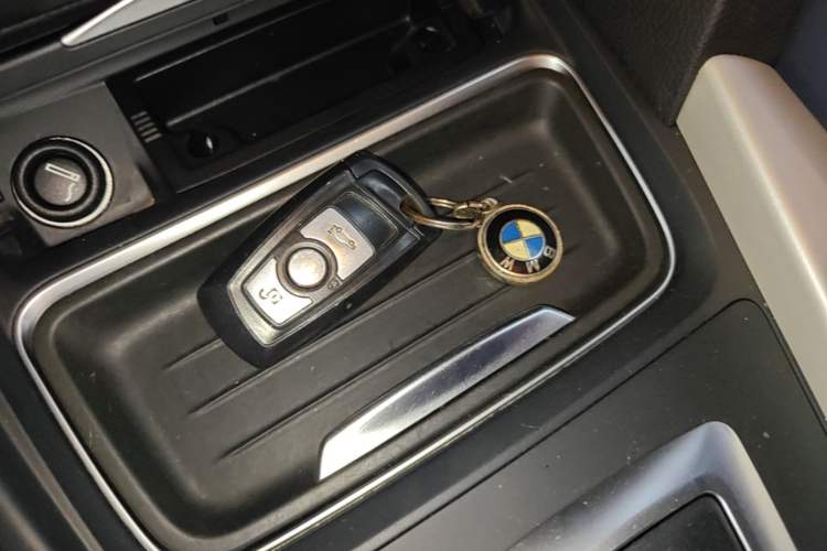 Used BMW 3 Series 2014 320i Sport Edition Vehicle Key