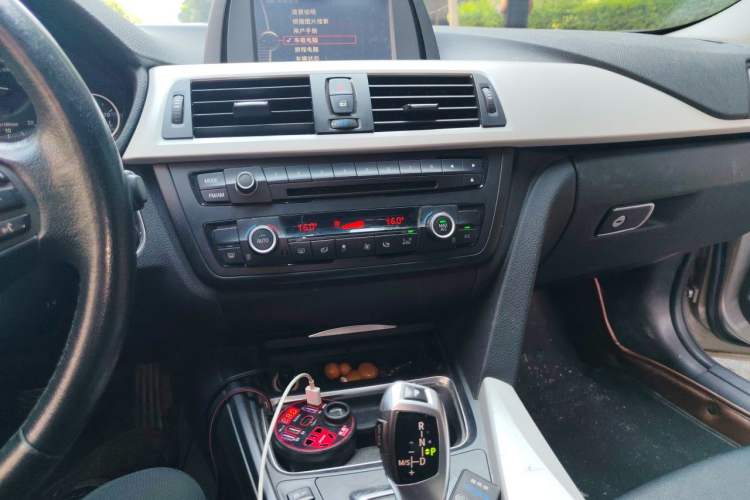 Used BMW 3 Series 2014 320Li Fashion Model Audio And AC Panel
