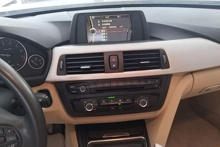 Used BMW 3 Series 2014 320i Active Edition Audio And AC Panel