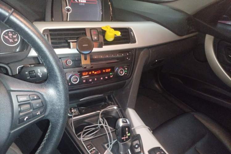Used BMW 3 Series 2014 320i Sport Edition Audio And AC Panel
