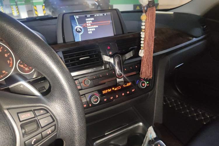 Used BMW 3 Series 2014 328Li Fashion Model Audio And AC Panel