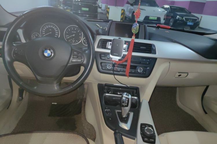 Used BMW 3 Series 2014 320Li Fashion Model Center Console