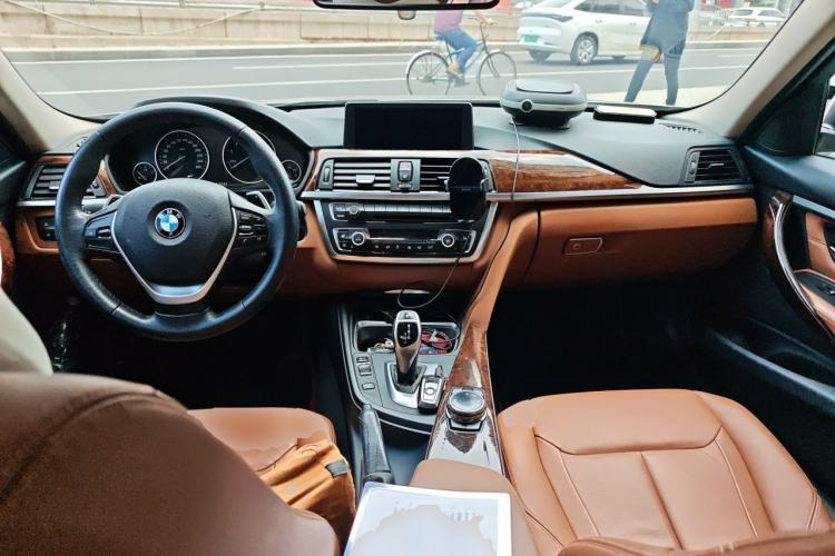 Used BMW 3 Series 2014 320Li Luxury Design Package Center Console