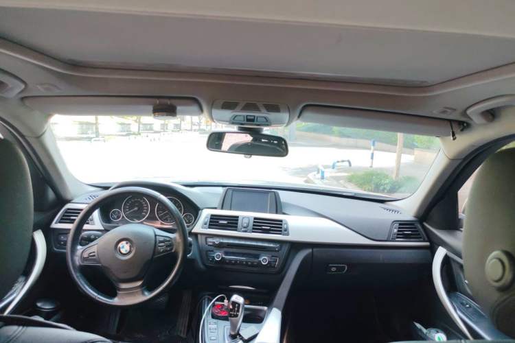 Used BMW 3 Series 2014 320Li Fashion Model Center Console