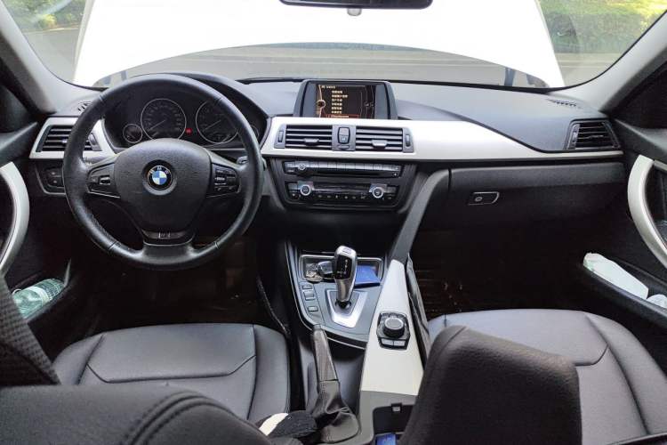 Used BMW 3 Series 2014 320Li Fashion Model Center Console