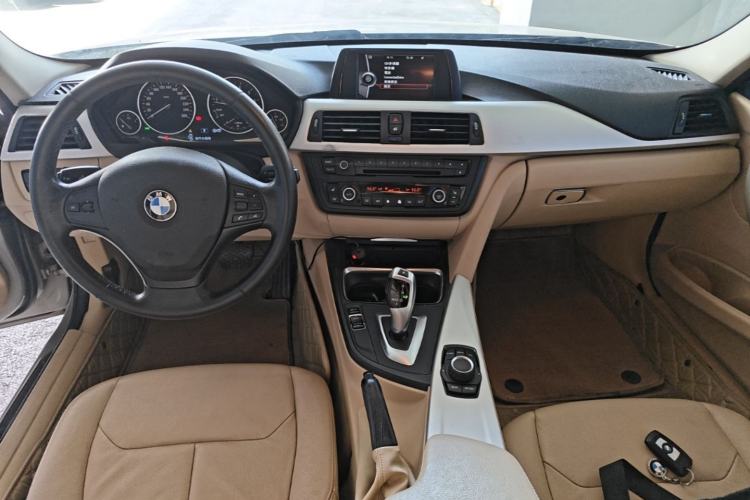 Used BMW 3 Series 2014 320i Sport Edition Center Console