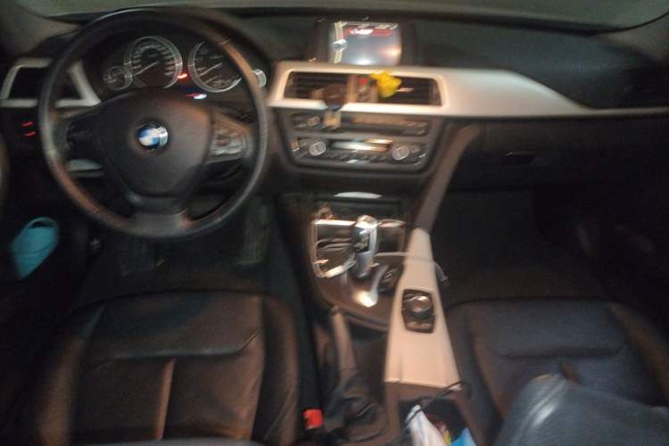 Used BMW 3 Series 2014 320i Sport Edition Center Console