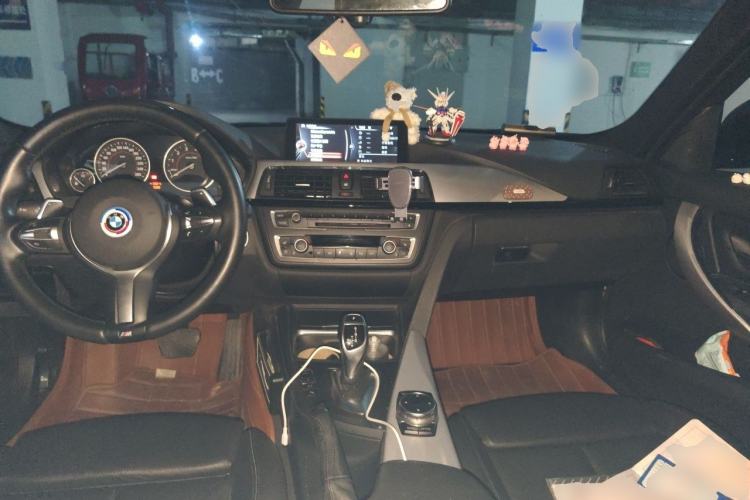 Used BMW 3 Series 2014 328i M Sport Edition Center Console