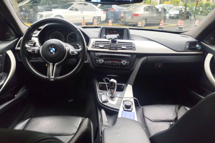 Used BMW 3 Series 2014 320i Sport Edition Center Console