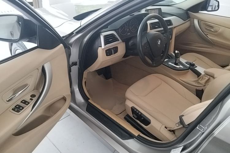 Used BMW 3 Series 2014 320i Active Edition Driver Seat