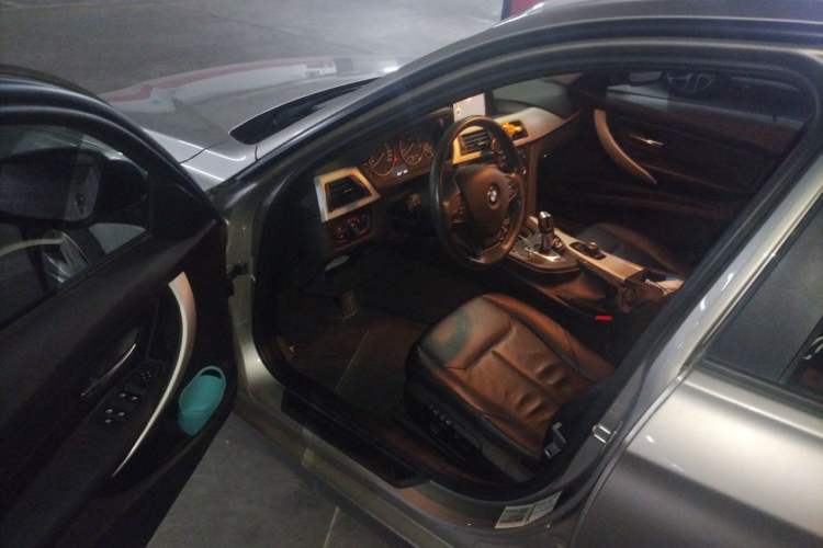 Used BMW 3 Series 2014 320i Sport Edition Driver Seat
