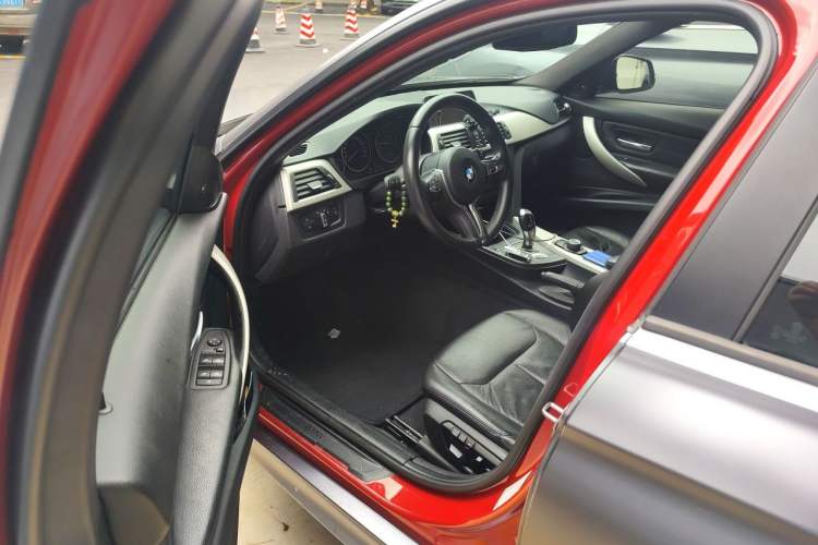 Used BMW 3 Series 2014 320i Sport Edition Driver Seat