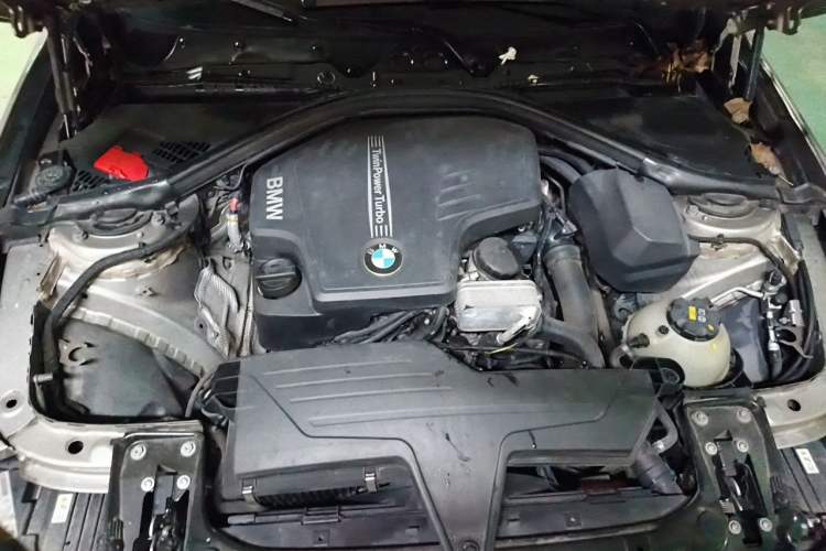 Used BMW 3 Series 2014 320Li Fashion Model Engine Bay