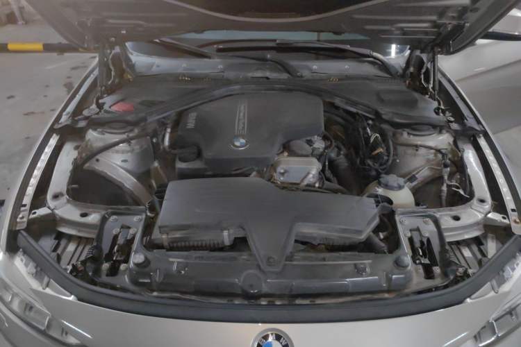 Used BMW 3 Series 2014 320Li Fashion Model Engine Bay