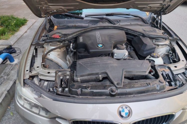 Used BMW 3 Series 2014 320Li Fashion Model Engine Bay