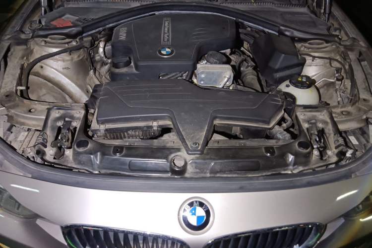 Used BMW 3 Series 2014 320Li Fashion Model Engine Bay