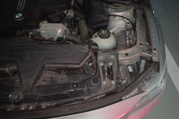 Used BMW 3 Series 2014 320Li Fashion Model Engine Bay Left