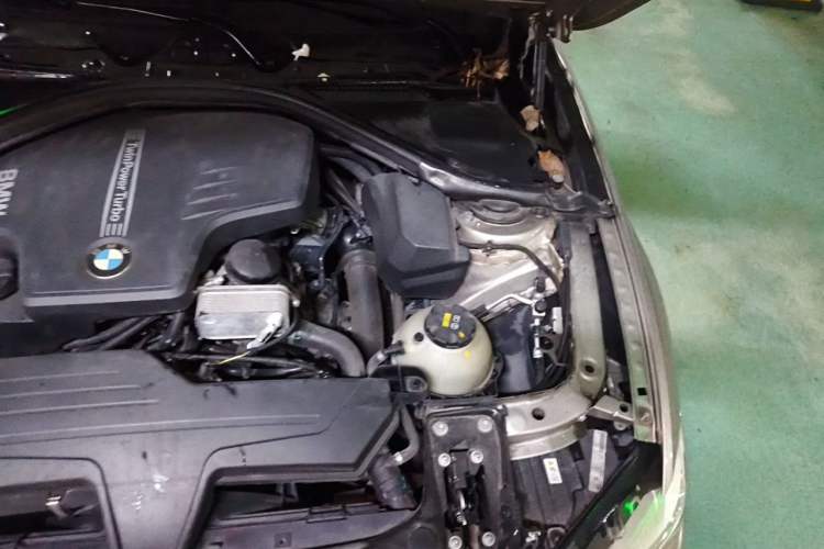 Used BMW 3 Series 2014 320Li Fashion Model Engine Bay Left