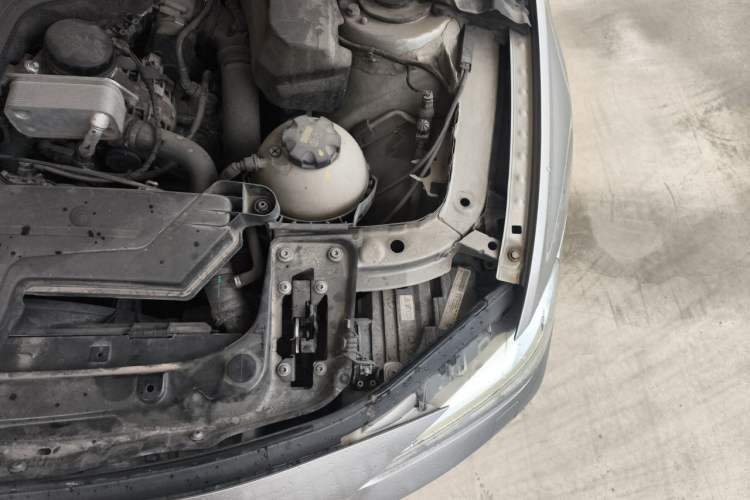Used BMW 3 Series 2014 320Li Fashion Model Engine Bay Left