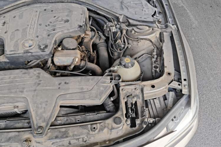 Used BMW 3 Series 2014 320i Sport Edition Engine Bay Left