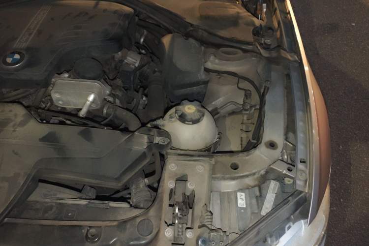 Used BMW 3 Series 2014 320Li Fashion Model Engine Bay Left