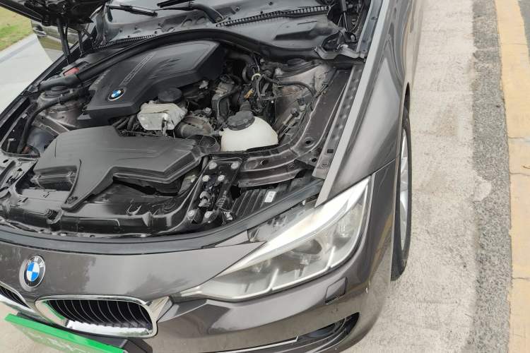Used BMW 3 Series 2014 320Li Fashion Model Engine Bay Left