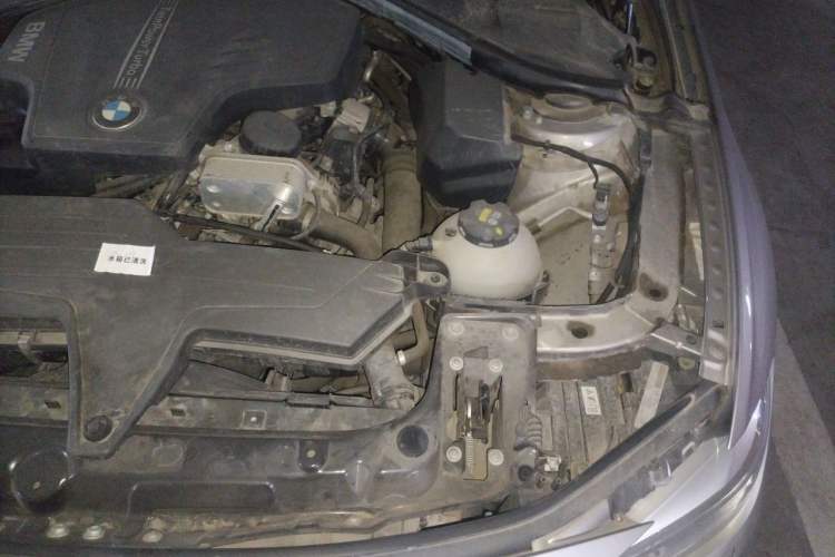 Used BMW 3 Series 2014 320i Sport Edition Engine Bay Left